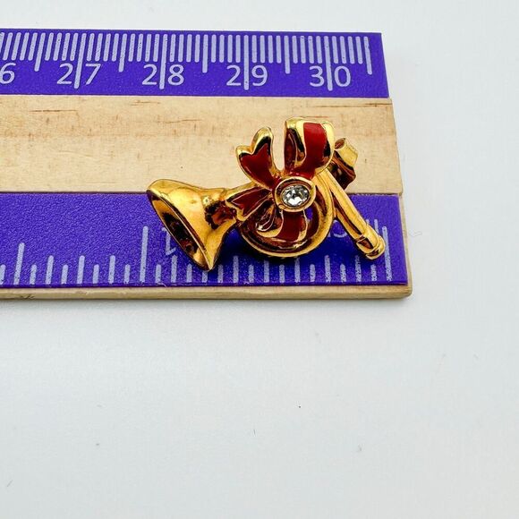 Vintage Avon Holiday Trumpet Ribbon Christmas Festive Stud Gold Tone Retro - Picture 6 of 6